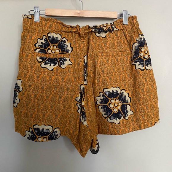 Anthropologie Patterned Paper Bag Shorts, Size Small - Picture 2 of 3